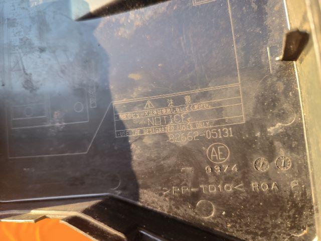 bontott TOYOTA AVENSIS T27 Biztosítéktábla Fedél