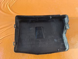 bontott TOYOTA AVENSIS T27 Biztosítéktábla Fedél