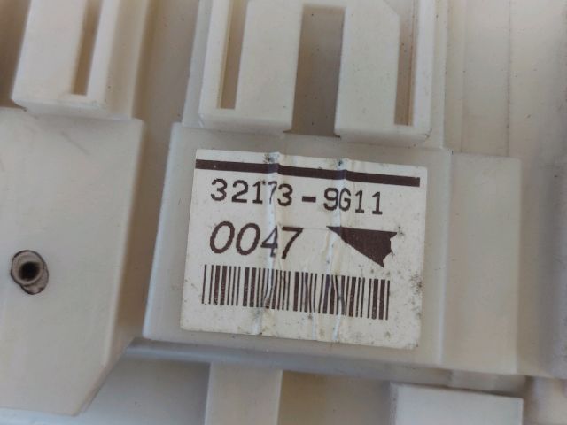 bontott TOYOTA AVENSIS T27 Biztosítéktábla Utastér