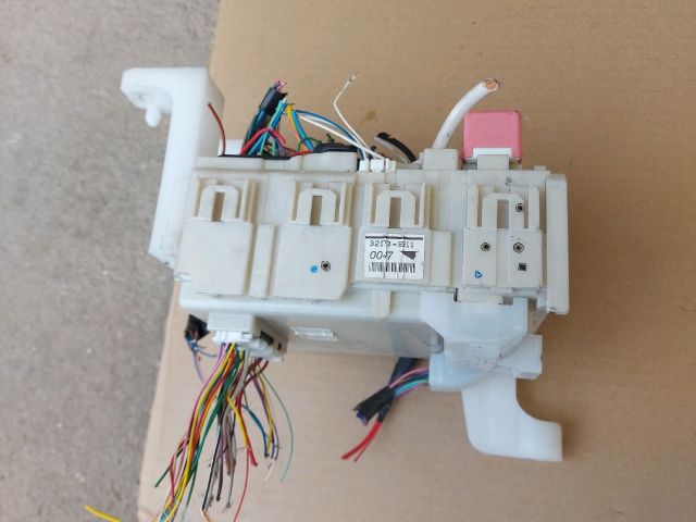 bontott TOYOTA AVENSIS T27 Biztosítéktábla Utastér