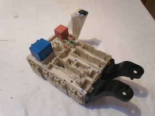 bontott TOYOTA AVENSIS T27 Biztosítéktábla Utastér