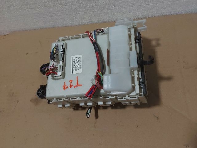 bontott TOYOTA AVENSIS T27 Biztosítéktábla Utastér