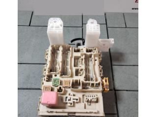 bontott TOYOTA AVENSIS T27 Biztosítéktábla Utastér