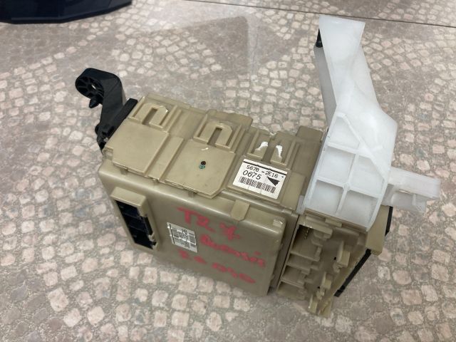 bontott TOYOTA AVENSIS T27 Biztosítéktábla Utastér