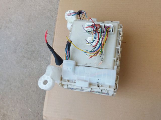 bontott TOYOTA AVENSIS T27 Biztosítéktábla Utastér