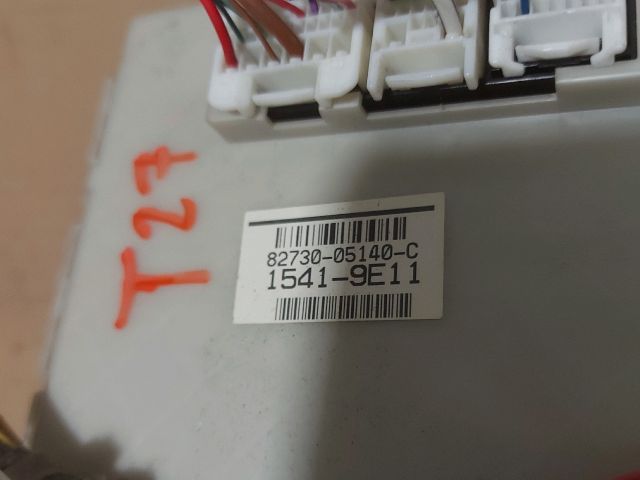 bontott TOYOTA AVENSIS T27 Biztosítéktábla Utastér