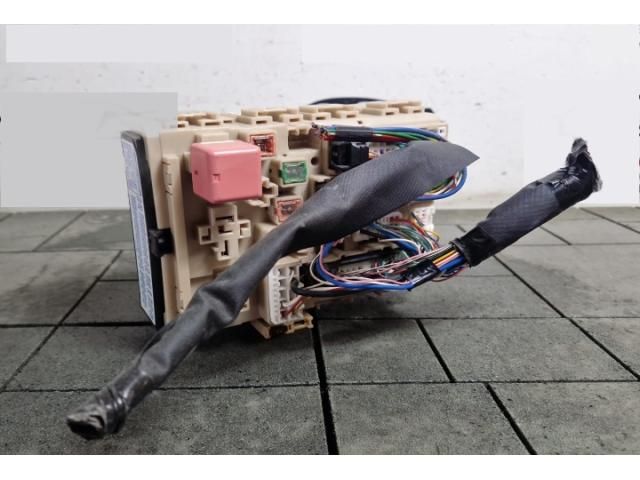 bontott TOYOTA AVENSIS T27 Biztosítéktábla Utastér