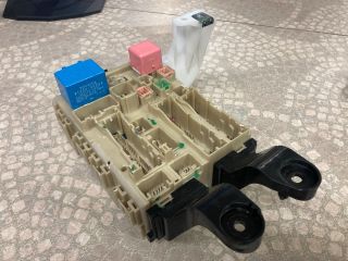 bontott TOYOTA AVENSIS T27 Biztosítéktábla Utastér