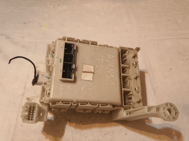 bontott TOYOTA AVENSIS T27 Biztosítéktábla Utastér