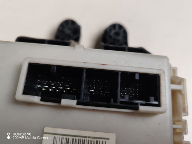 bontott TOYOTA AVENSIS T27 Biztosítéktábla Utastér