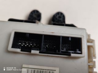 bontott TOYOTA AVENSIS T27 Biztosítéktábla Utastér