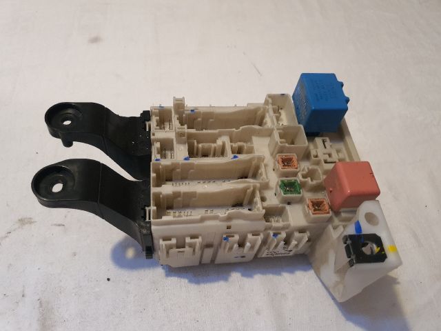 bontott TOYOTA AVENSIS T27 Biztosítéktábla Utastér