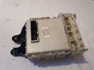 bontott TOYOTA AVENSIS T27 Biztosítéktábla Utastér