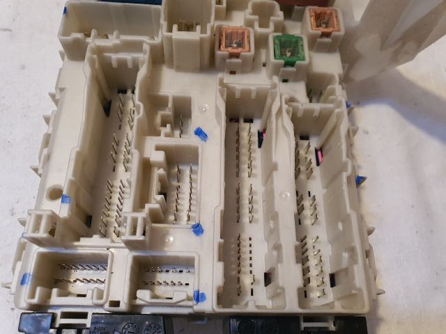 bontott TOYOTA AVENSIS T27 Biztosítéktábla Utastér