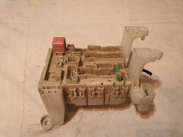 bontott TOYOTA AVENSIS T27 Biztosítéktábla Utastér