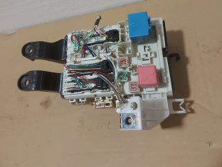 bontott TOYOTA AVENSIS T27 Biztosítéktábla Utastér