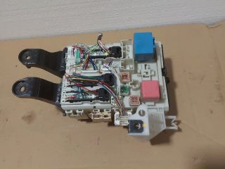 bontott TOYOTA AVENSIS T27 Biztosítéktábla Utastér