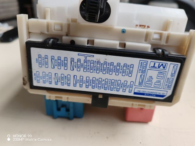 bontott TOYOTA AVENSIS T27 Biztosítéktábla Utastér