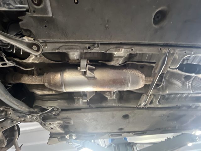 bontott TOYOTA AVENSIS T27 Csomagtérajtó Jobb Zsanér