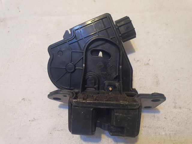 bontott TOYOTA AVENSIS T27 Csomagtérajtó Zárszerkezet