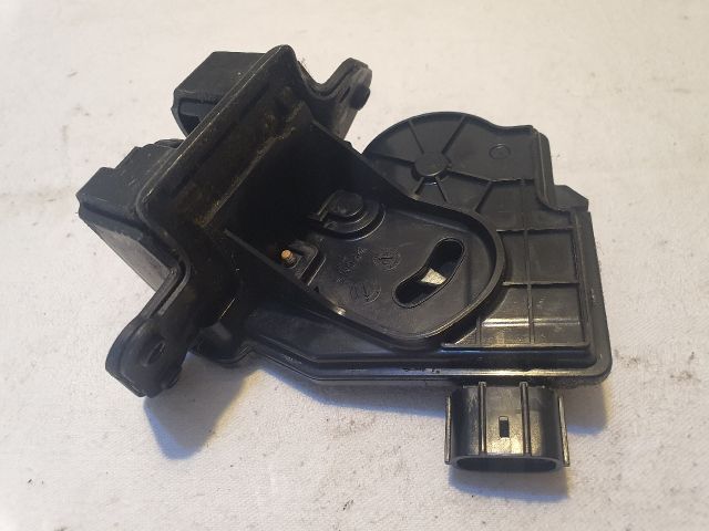 bontott TOYOTA AVENSIS T27 Csomagtérajtó Zárszerkezet