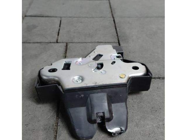 bontott TOYOTA AVENSIS T27 Csomagtérajtó Zárszerkezet