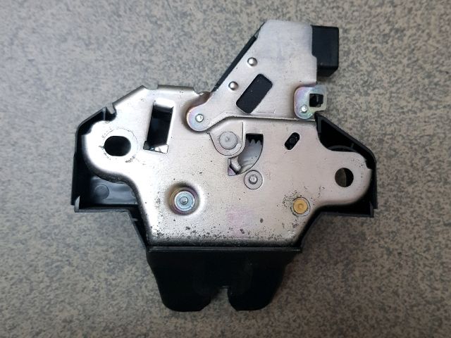 bontott TOYOTA AVENSIS T27 Csomagtérajtó Zárszerkezet