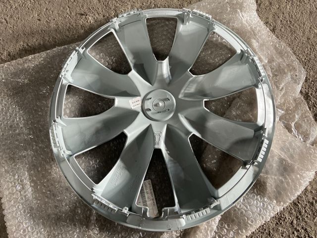 bontott TOYOTA AVENSIS T27 Dísztárcsa (1 db)