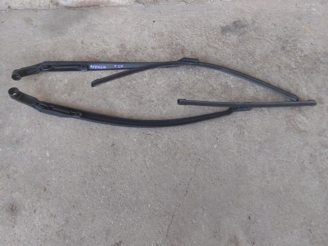 bontott TOYOTA AVENSIS T27 Első Ablaktörlő Kar