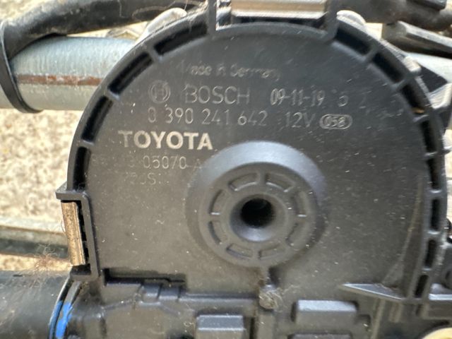 bontott TOYOTA AVENSIS T27 Első Ablaktörlő Szerkezet Motorral