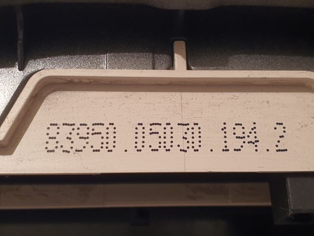 bontott TOYOTA AVENSIS T27 Első Hamutartó