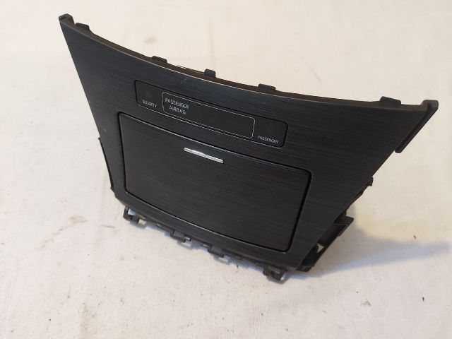 bontott TOYOTA AVENSIS T27 Első Hamutartó