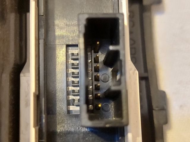 bontott TOYOTA AVENSIS T27 Első Hamutartó