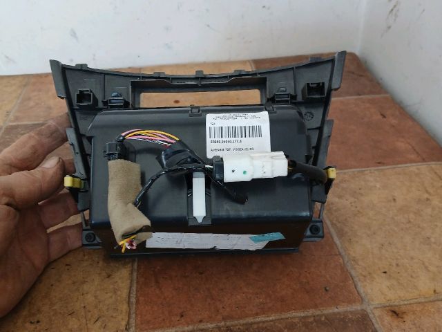 bontott TOYOTA AVENSIS T27 Első Hamutartó