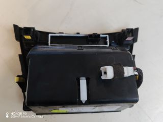 bontott TOYOTA AVENSIS T27 Első Hamutartó