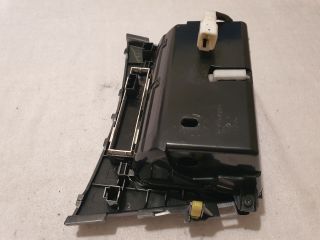 bontott TOYOTA AVENSIS T27 Első Hamutartó