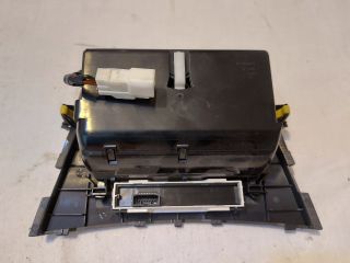 bontott TOYOTA AVENSIS T27 Első Hamutartó