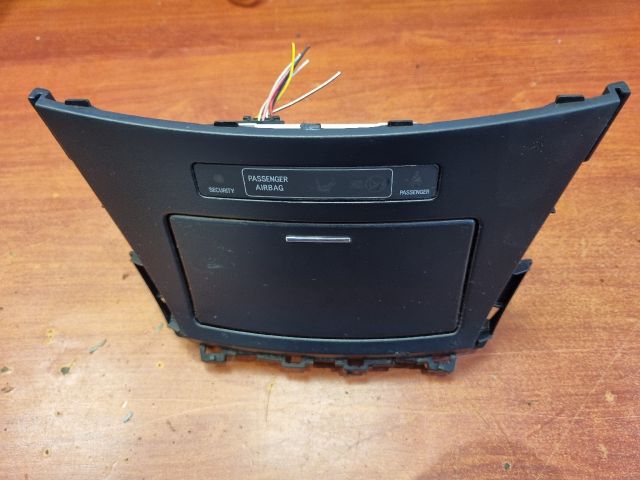 bontott TOYOTA AVENSIS T27 Első Hamutartó