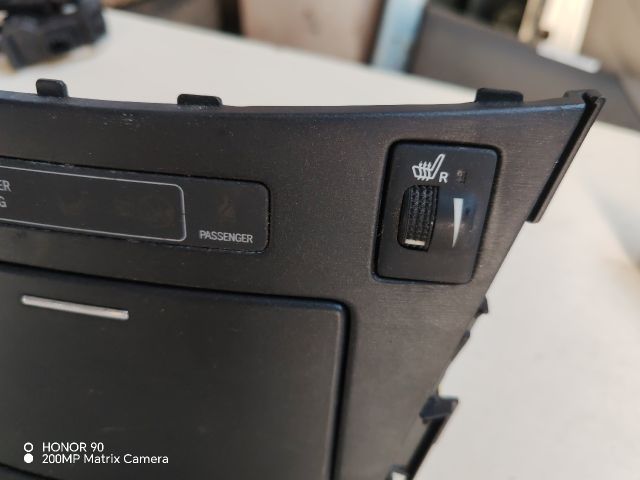 bontott TOYOTA AVENSIS T27 Első Hamutartó