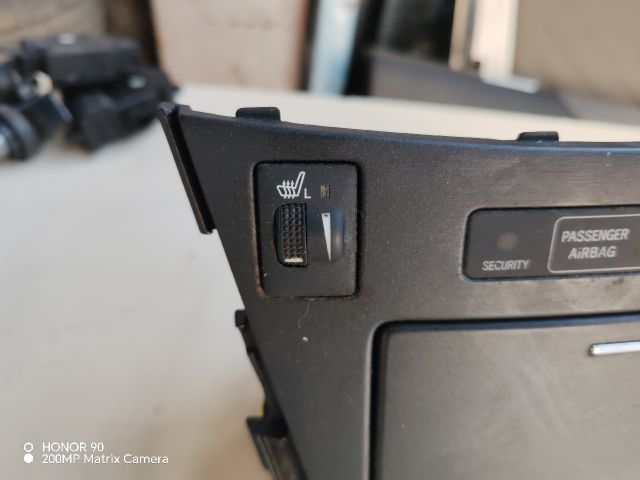 bontott TOYOTA AVENSIS T27 Első Hamutartó