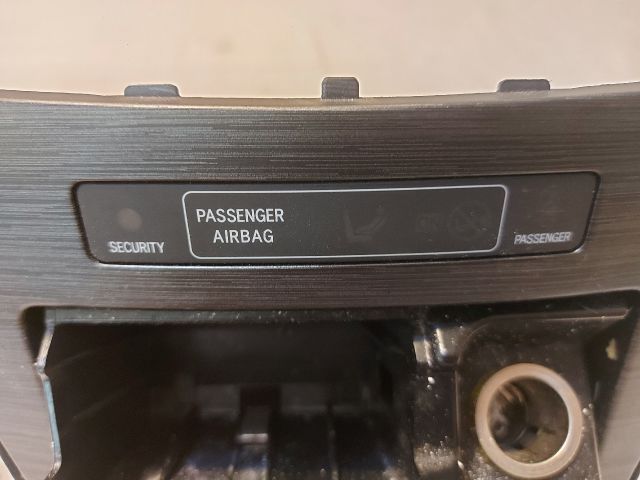 bontott TOYOTA AVENSIS T27 Első Hamutartó