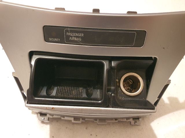 bontott TOYOTA AVENSIS T27 Első Hamutartó