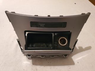 bontott TOYOTA AVENSIS T27 Első Hamutartó