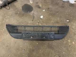 bontott TOYOTA AVENSIS T27 Első Lökhárító Alsó Középső Díszrács