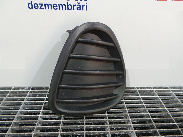 bontott TOYOTA AVENSIS T27 Első Lökhárító Díszléc