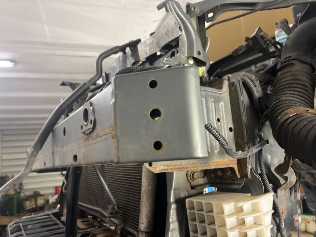 bontott TOYOTA AVENSIS T27 Első Lökhárító Merevítő (Fém)