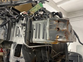 bontott TOYOTA AVENSIS T27 Első Lökhárító Merevítő (Fém)