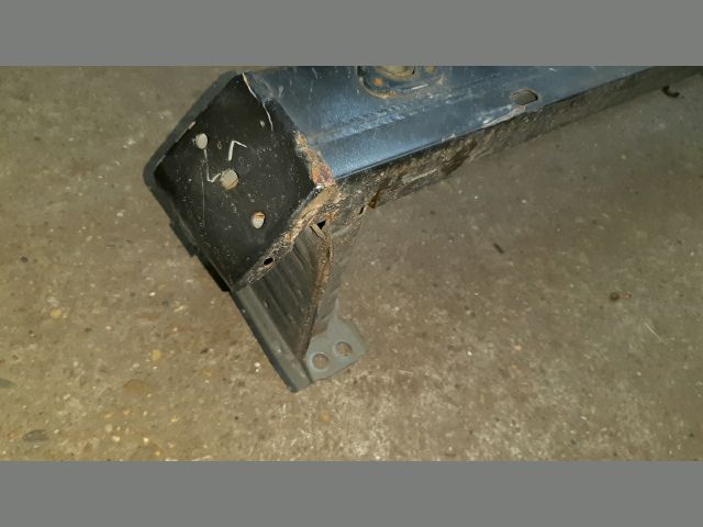 bontott TOYOTA AVENSIS T27 Első Lökhárító Merevítő (Fém)