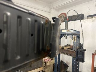 bontott TOYOTA AVENSIS T27 Első Lökhárító Merevítő (Fém)