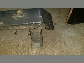 bontott TOYOTA AVENSIS T27 Első Lökhárító Merevítő (Fém)